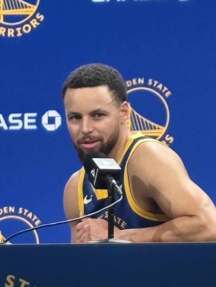 库里：开局慢热投不进无需纠结 防守稳住了局面&amp;巴特勒带队追分