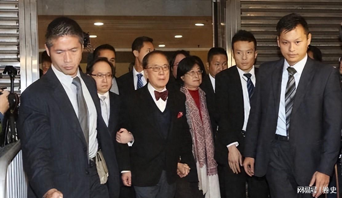APP下载-“治港败类”曾荫权：治理香港7年，为何却在卸任后，获刑20个月